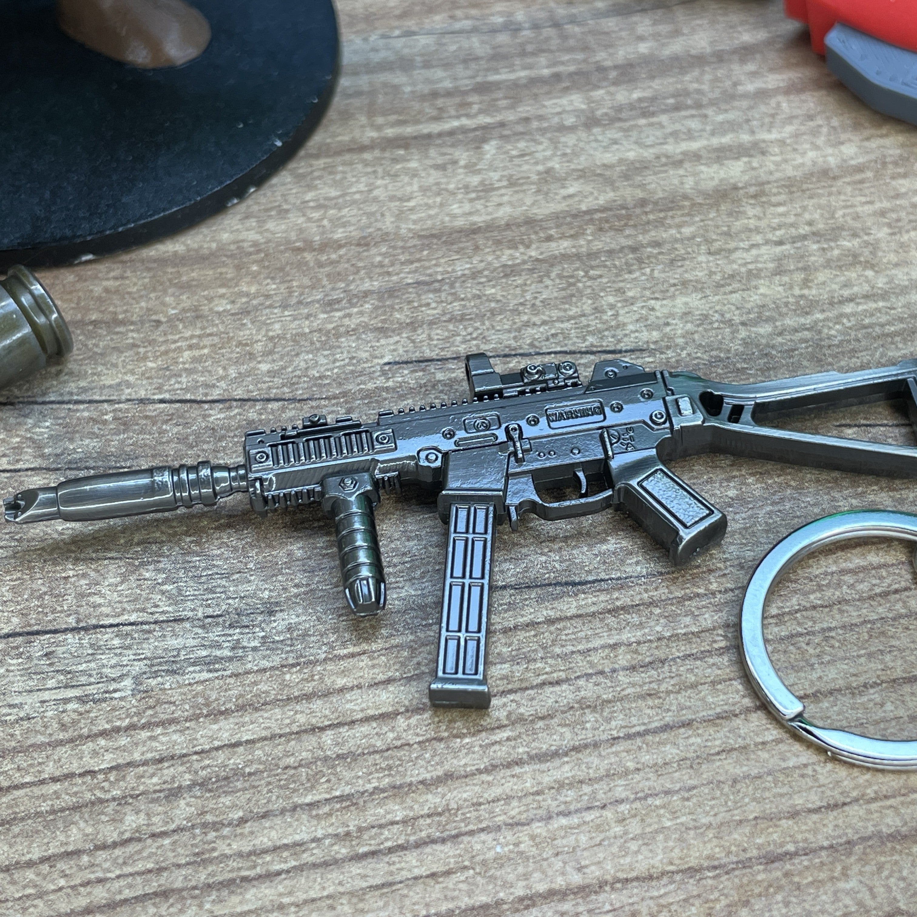 UMP modded submachine gun keyring metal collectible