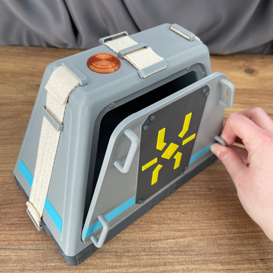 Arc Raiders Open Case Magnetic with Handles