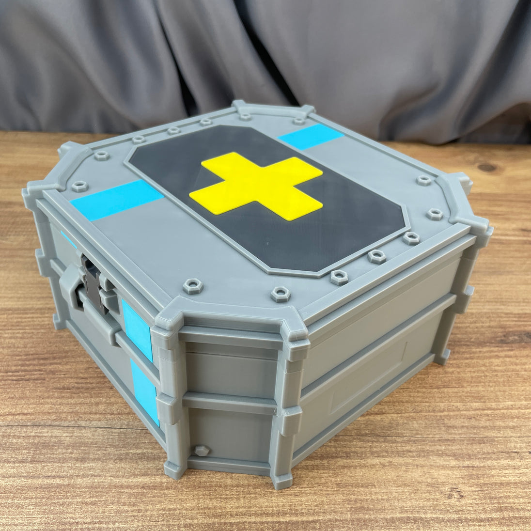 ARC Raiders collectible storage case 25cm yellow cross