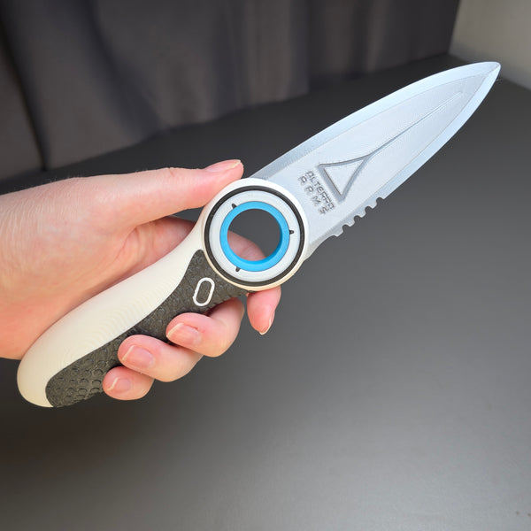 Subnautica Knife Props Held in Hand – Life-Size Size Comparison