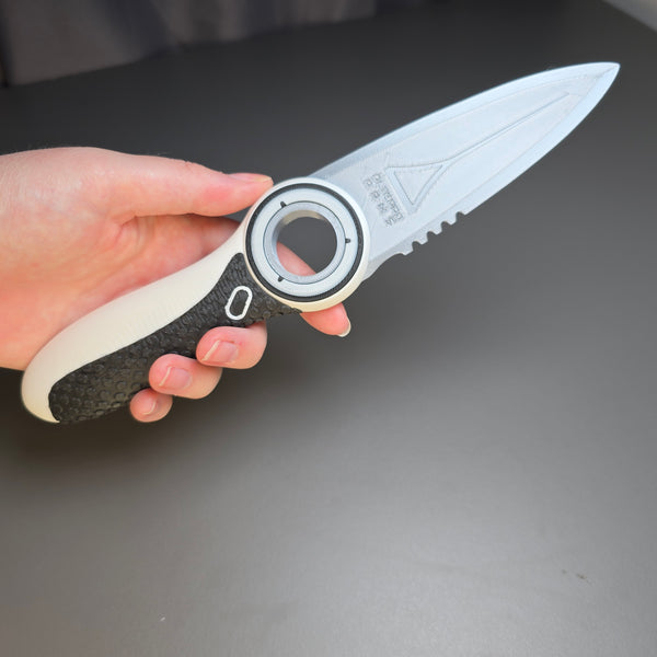 Subnautica Knife Props Held in Hand – Life-Size Size Comparison