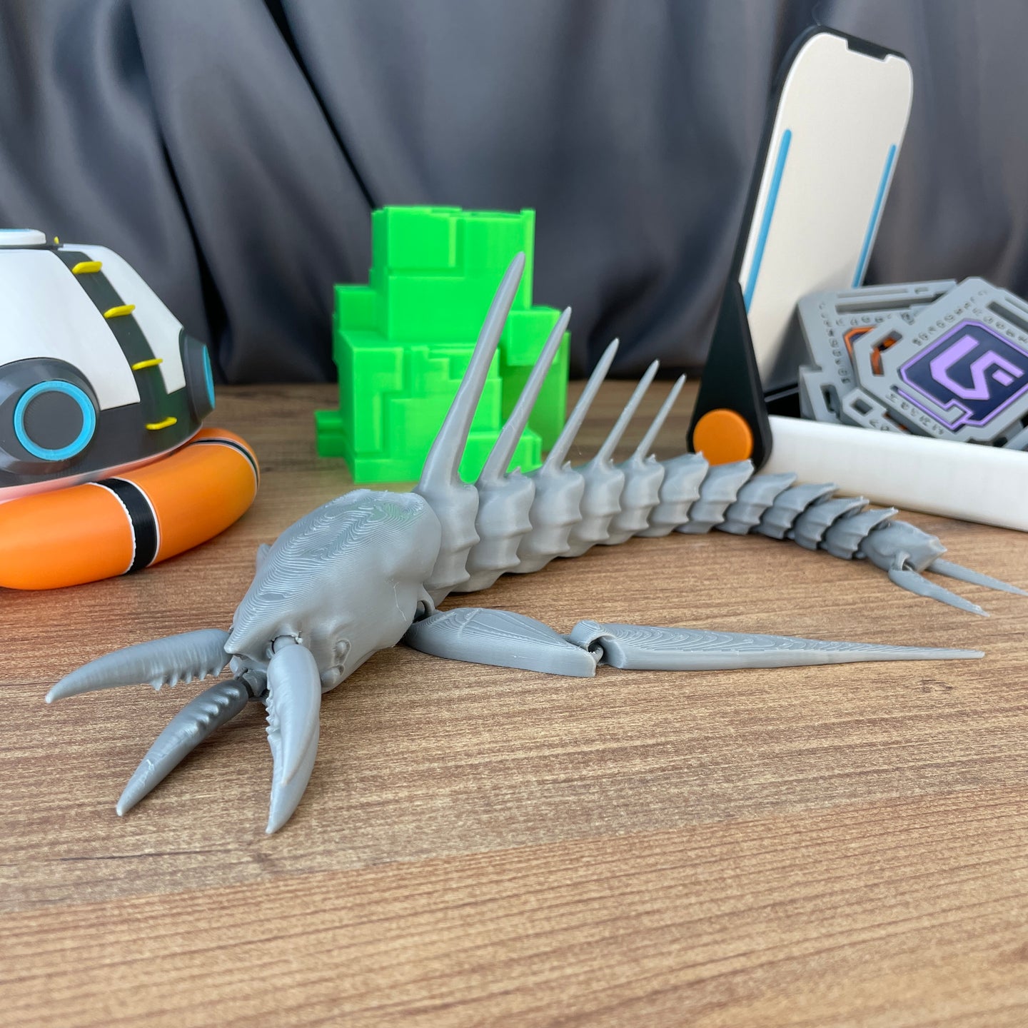 Grey Chelicerate Articulated Toy – Subnautica Fan Model
