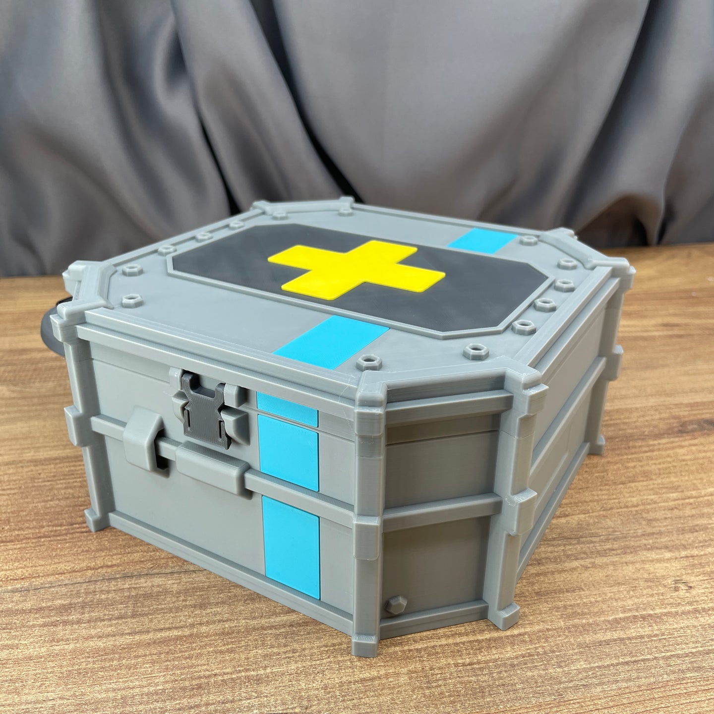 25cm ARC Raiders storage box with handle and latch