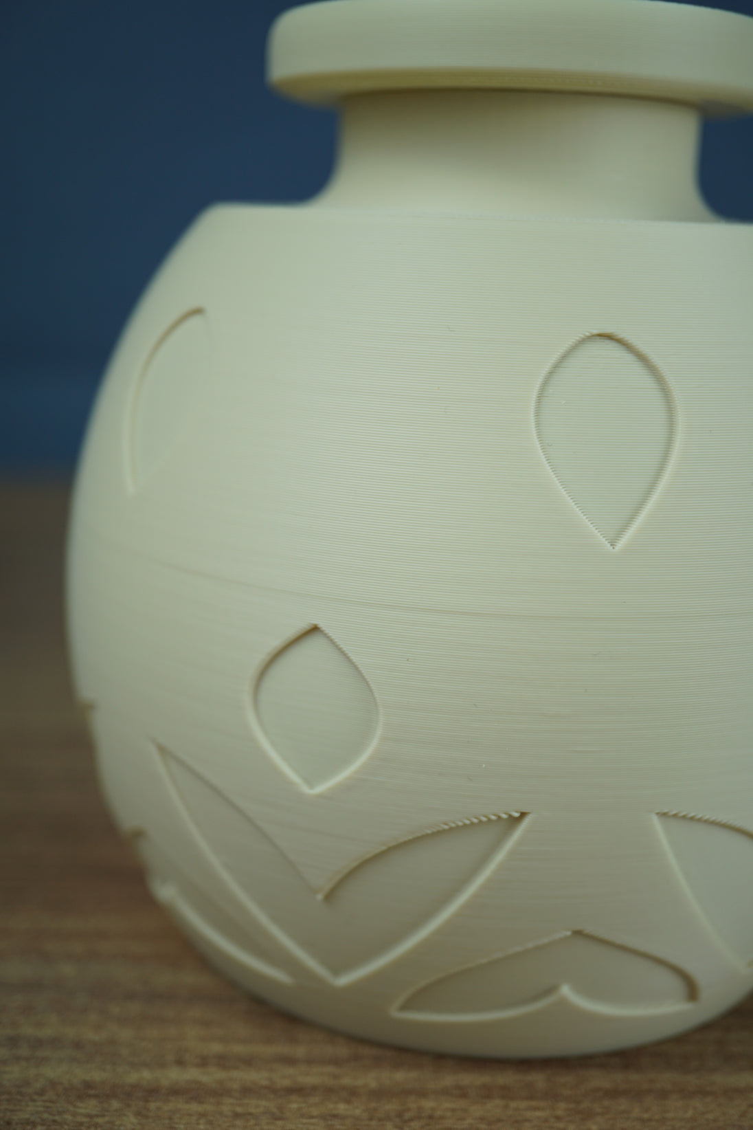 Small decorative gaming lamp for desk or bedside