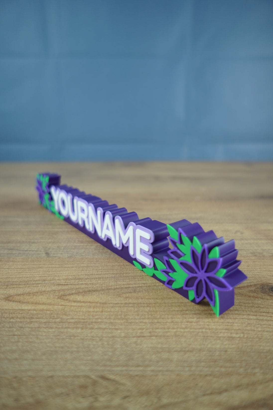 Personalized Palia nameplate with floral blossom design