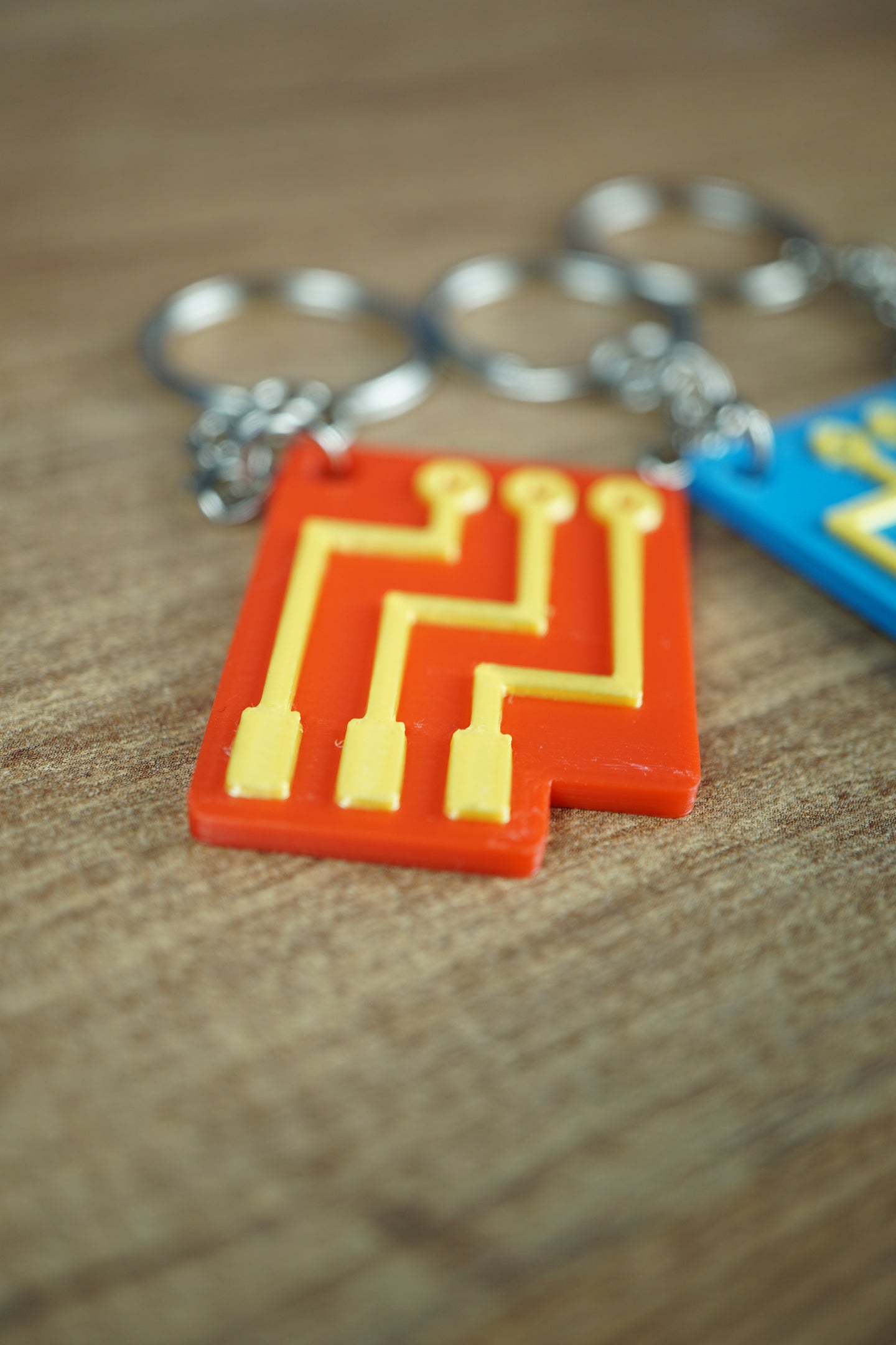 Factorio circuit keyring used as gamer gift and keychain accessory