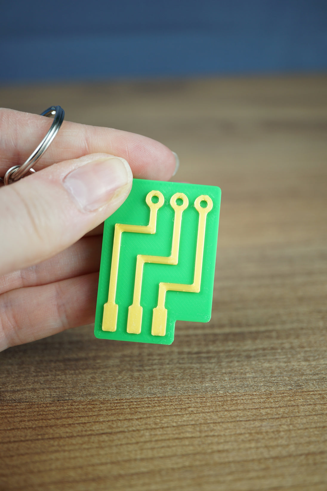 Factorio circuit keyring used as gamer gift and keychain accessory