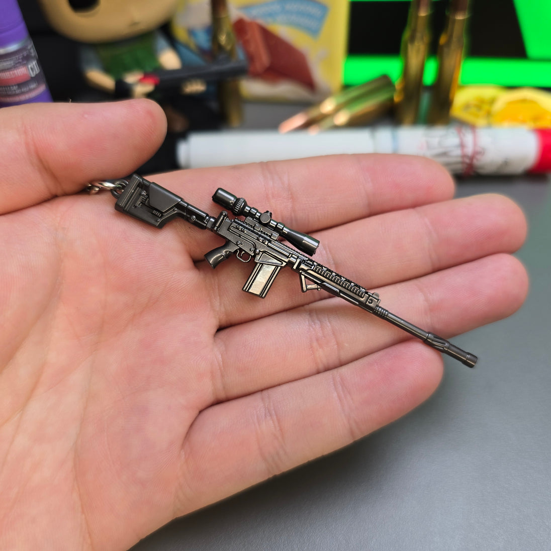 FPS-themed keyring – FAL rifle replica

