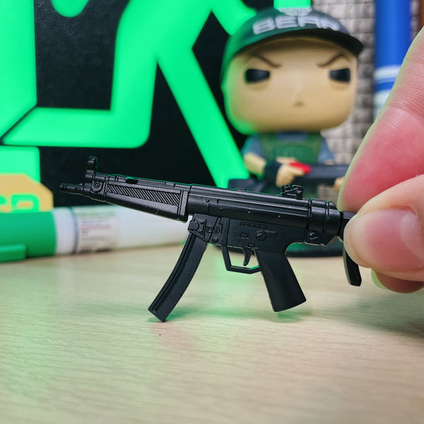 HK MP5 9x19 Submachine Gun Keychain Replica Front View
