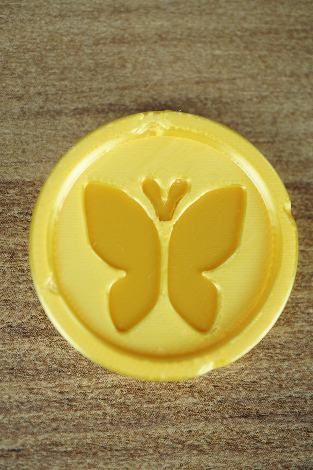 Palia bug catching medal keyring gaming accessory for keys backpack or desk decor