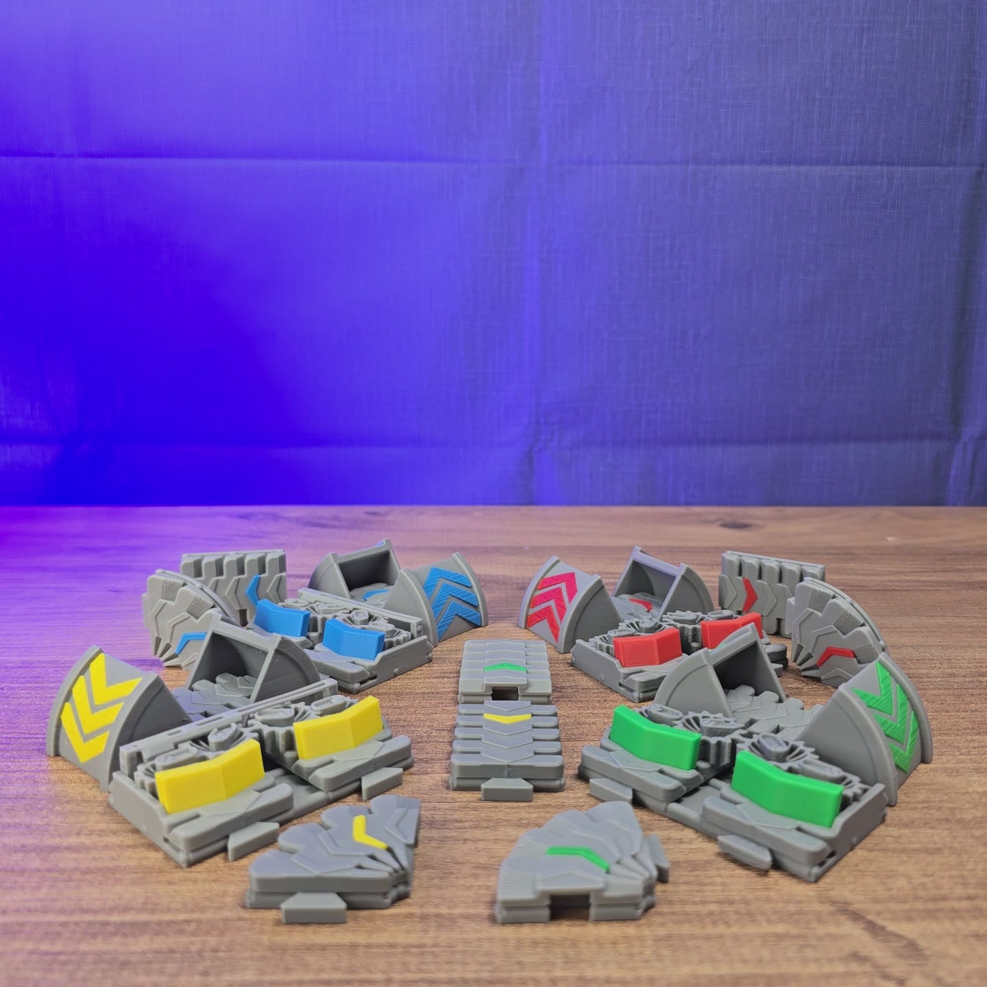 3D-printed Factorio interlocking conveyor belt pieces being assembled by hand, showing the modular belt design and colour options.