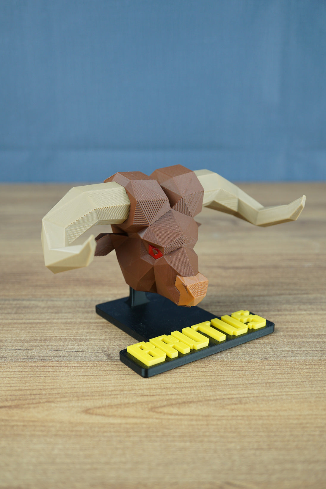RuneScape Brutus statue head full colour side view detailed display