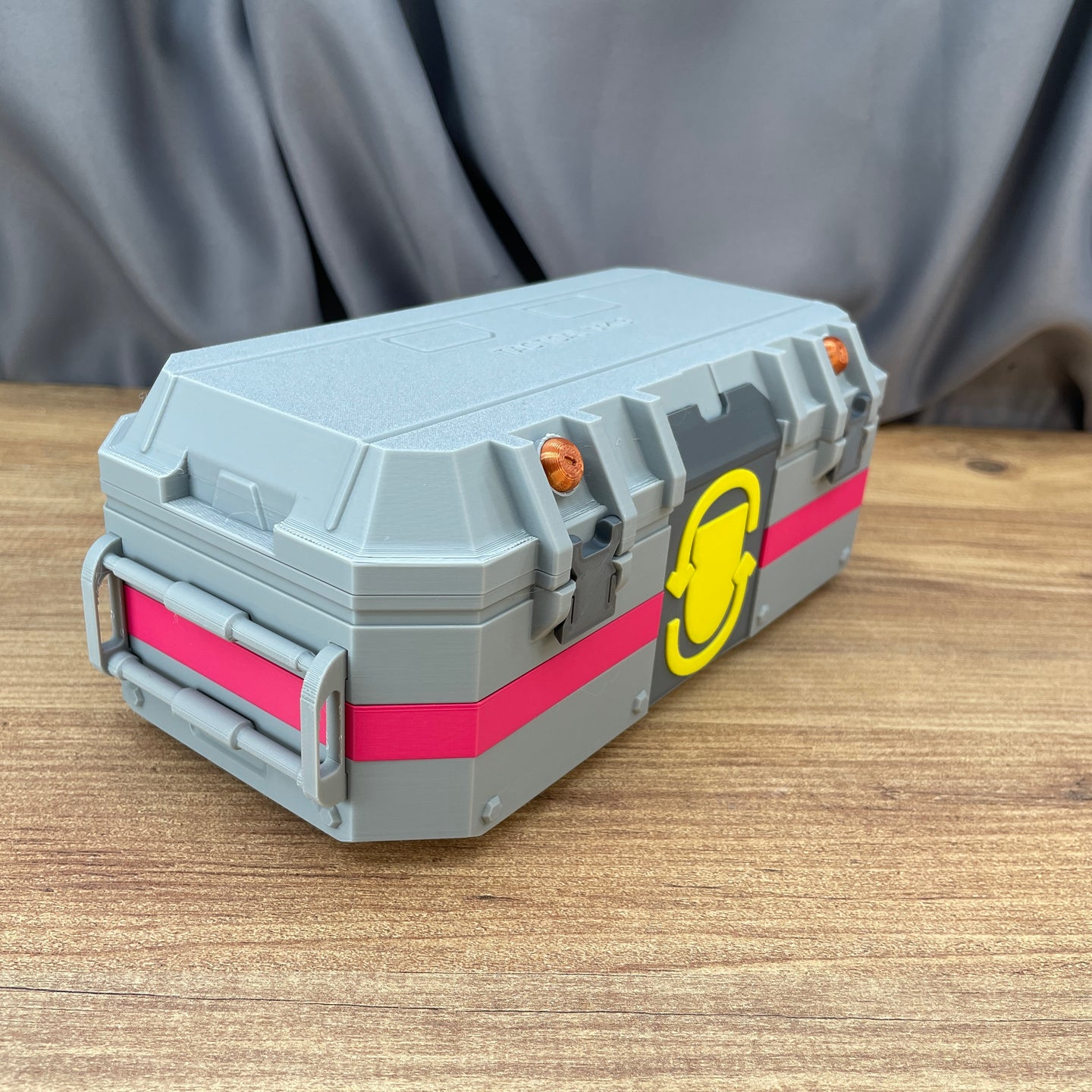 arc raiders augment box latch mechanism detail