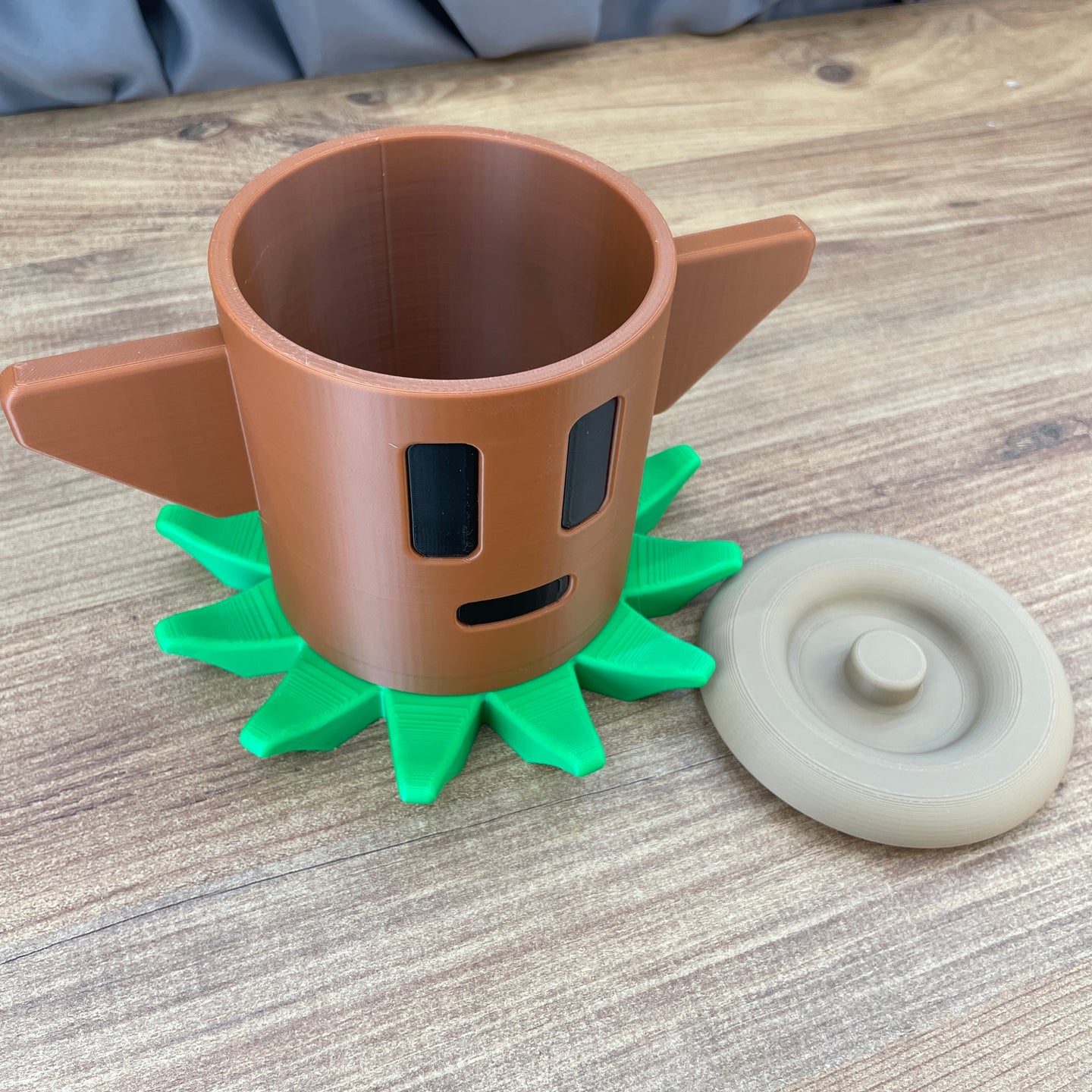 gaming themed pen holder warp totem design