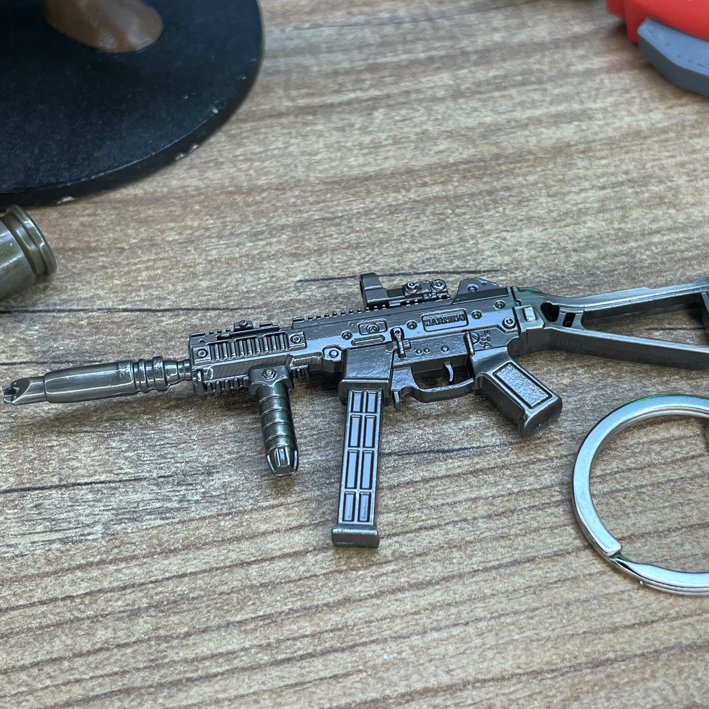 UMP modded submachine gun keyring metal collectible