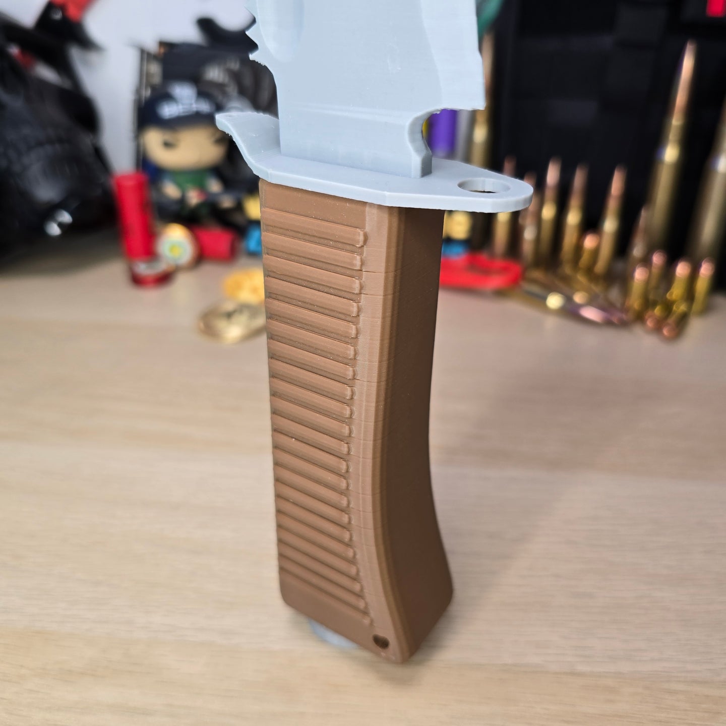 Close-up Detail handle – UVSR Taiga-1 Survival Machete Replica